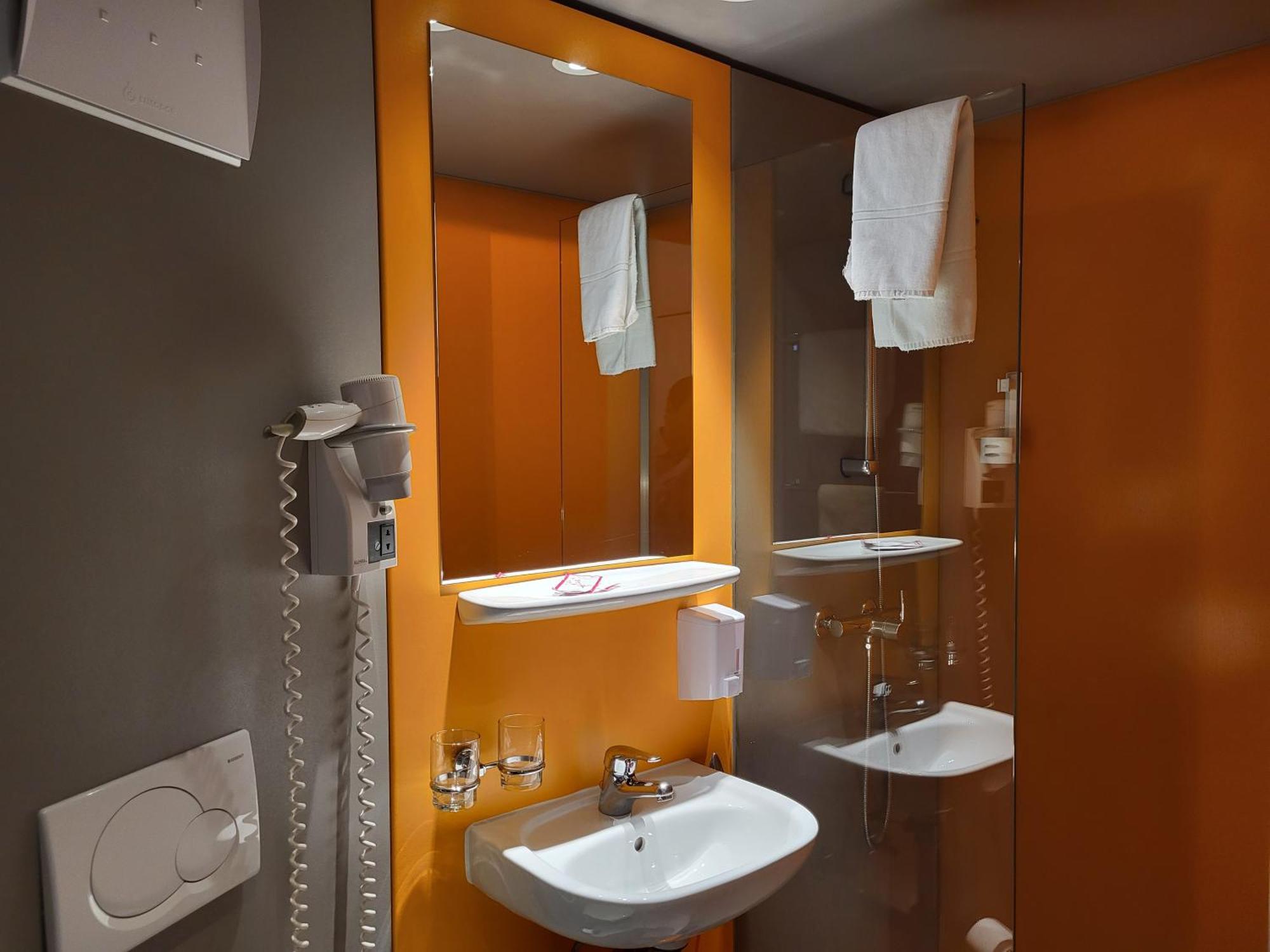 Hotel-Restaurant Eyholz Visp Room photo